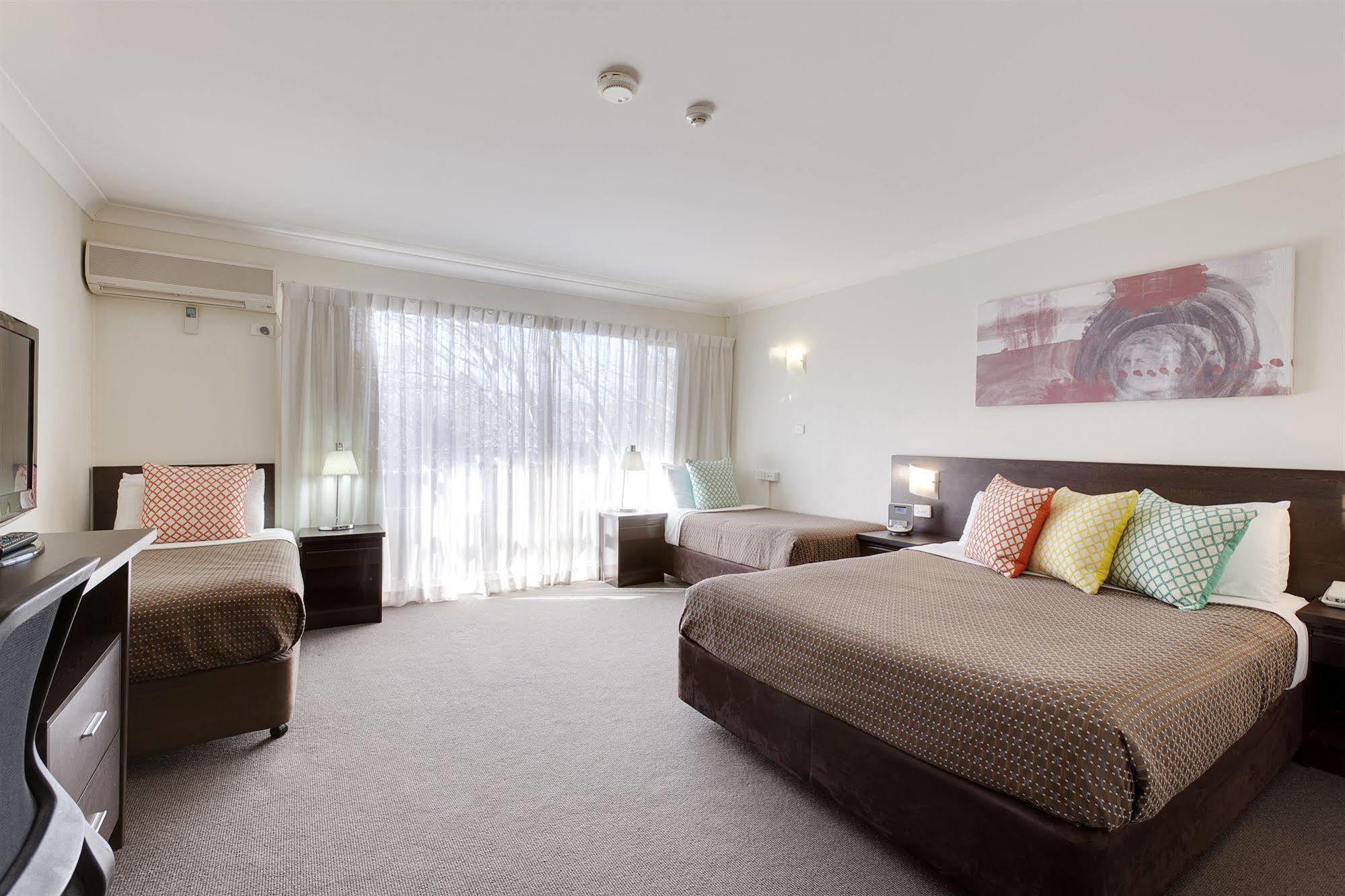 Ibis Styles Canberra Tall Trees Extérieur photo