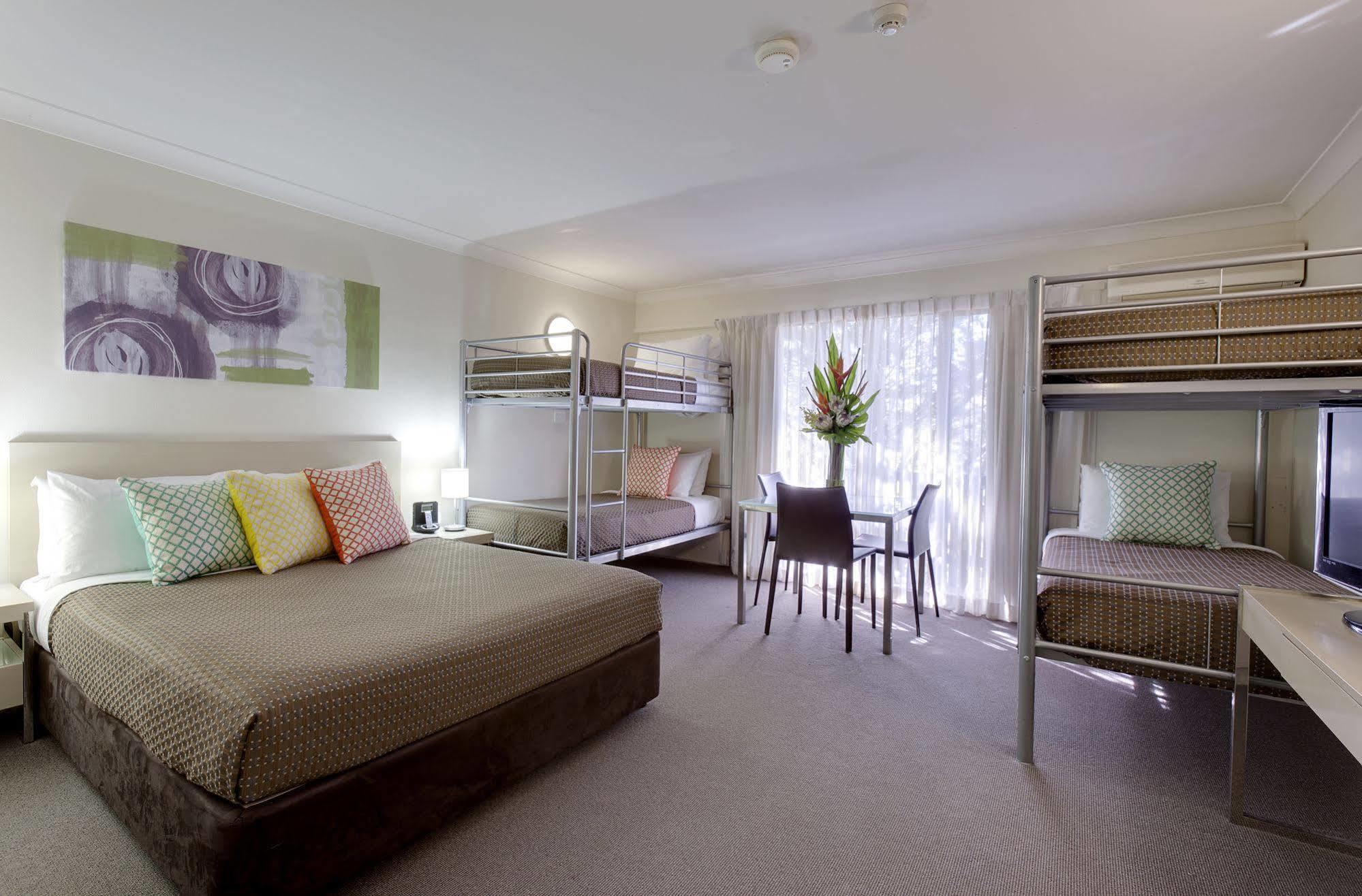 Ibis Styles Canberra Tall Trees Extérieur photo