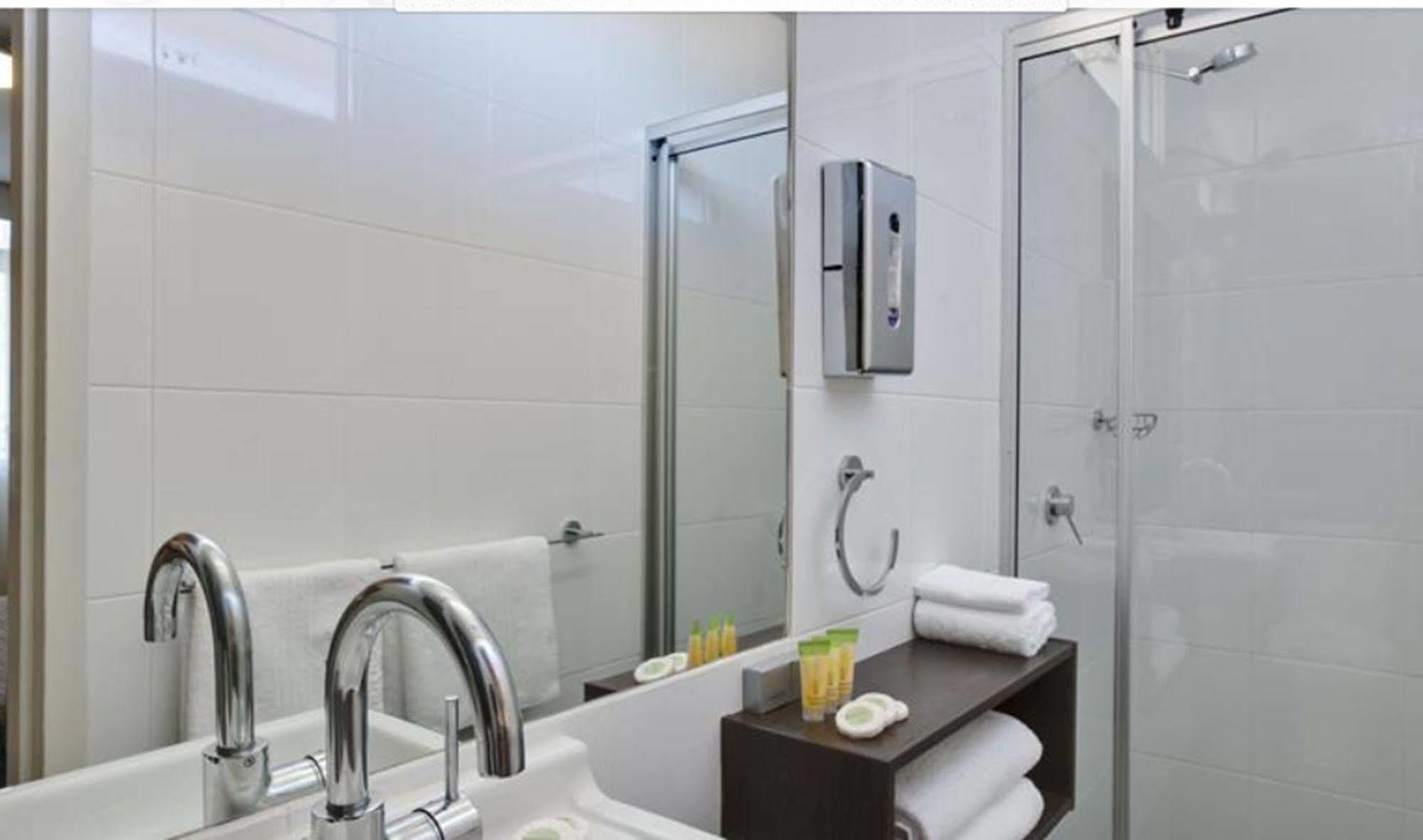 Ibis Styles Canberra Tall Trees Extérieur photo