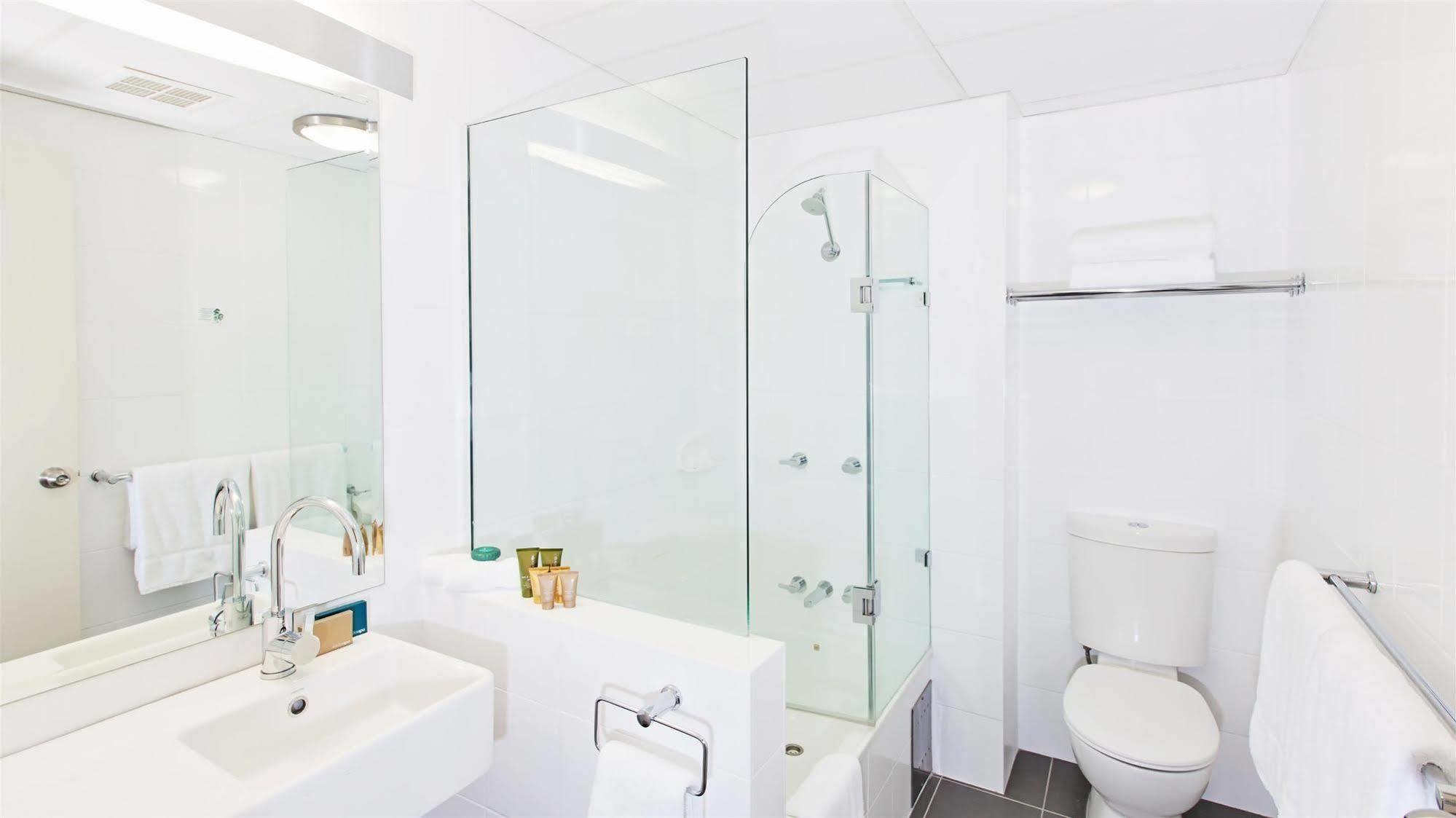 Ibis Styles Canberra Tall Trees Extérieur photo