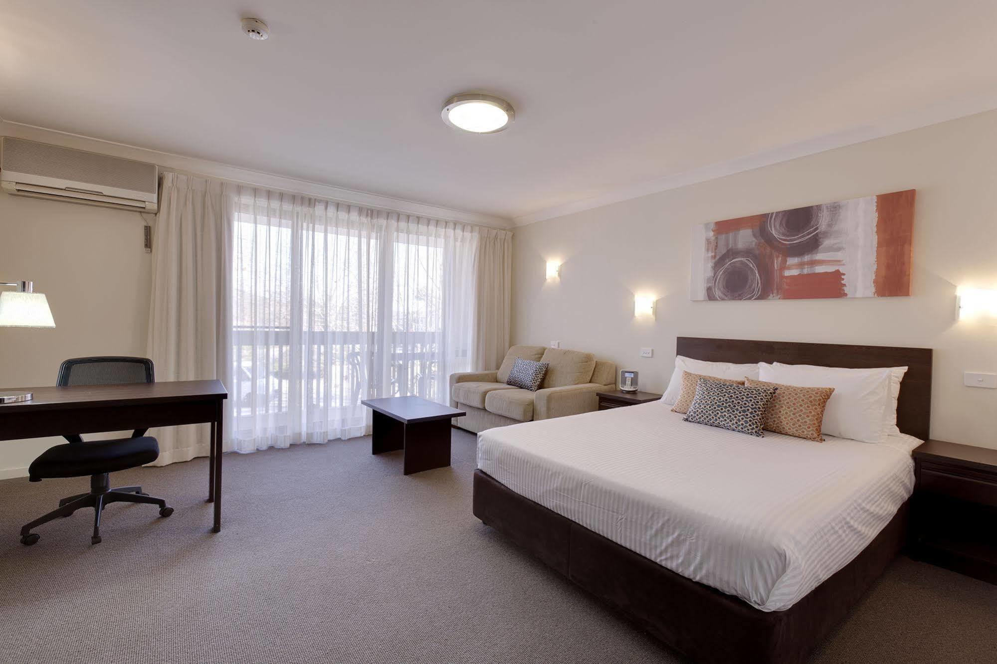 Ibis Styles Canberra Tall Trees Extérieur photo