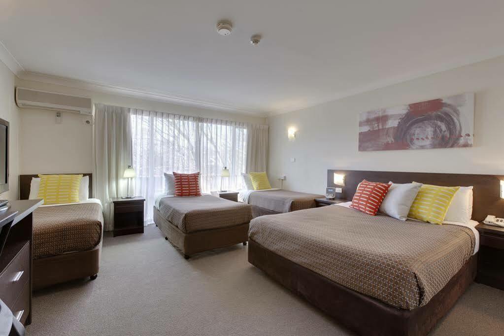 Ibis Styles Canberra Tall Trees Extérieur photo