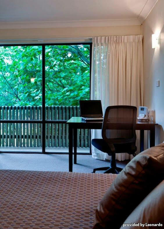 Ibis Styles Canberra Tall Trees Extérieur photo